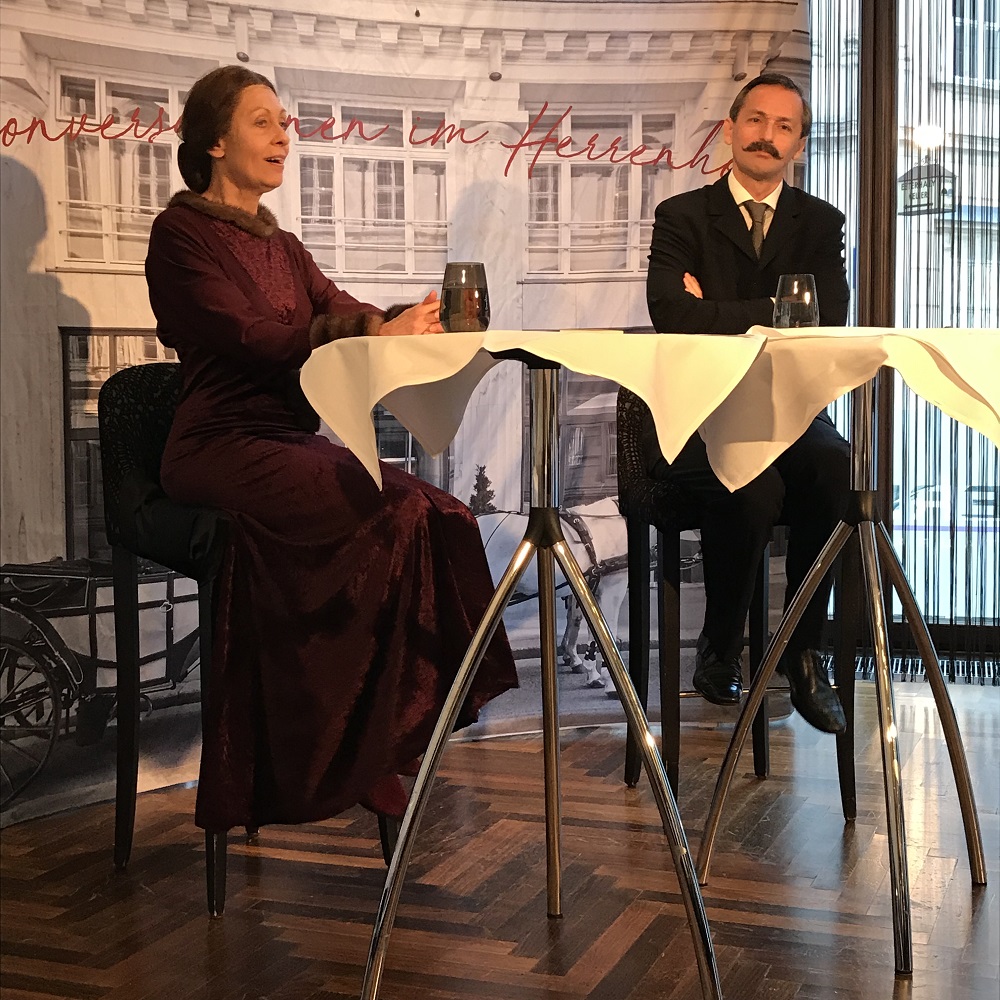 Olga Schnitzler spricht mit Hugo von Hofmannsthal