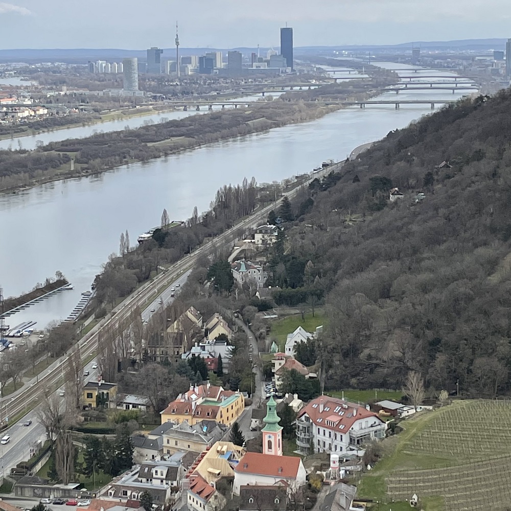 Kahlenbergerdorf mit Donau